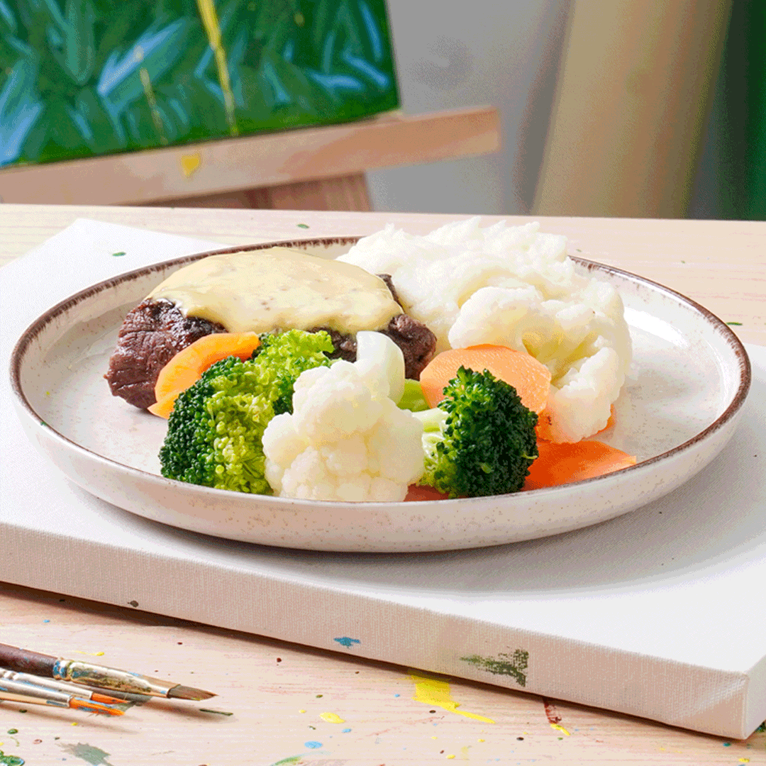 Medalhão de Filé Mignon ao Molho Mostarda, Purê de Batata e Legumes