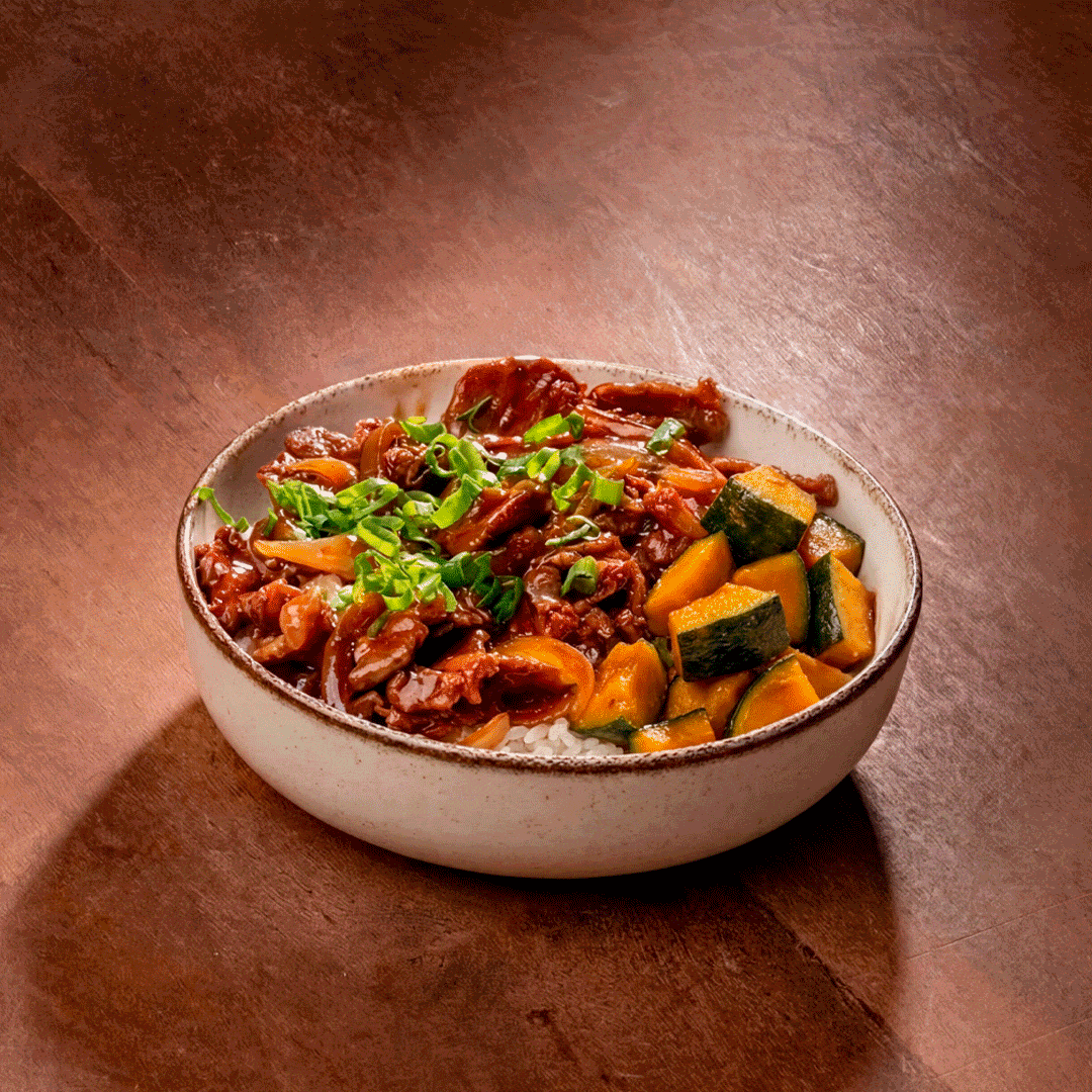 Gyudon, arroz japonês e abóbora kabocha