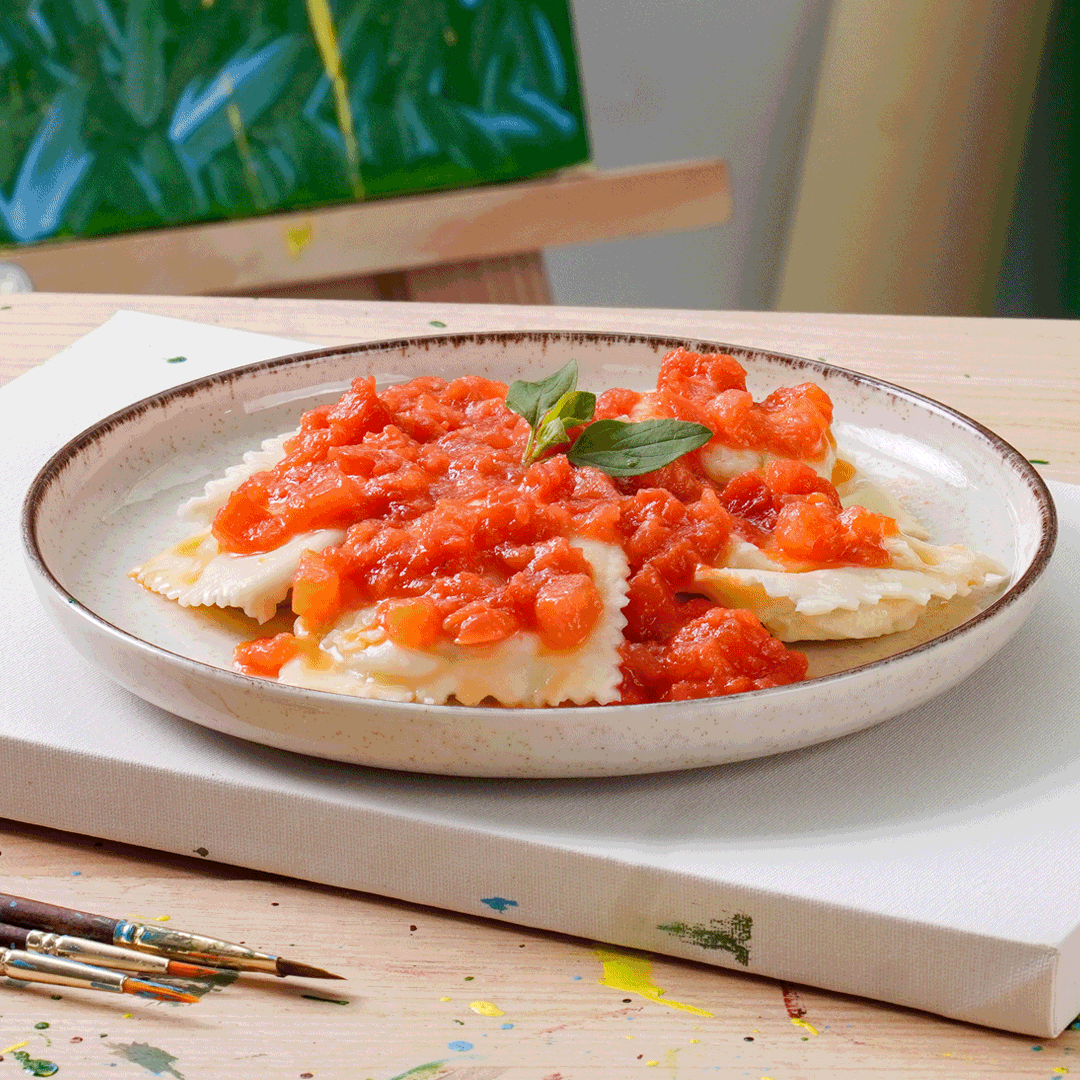 Ravioli de Muçarela de Búfala e Manjericão ao Molho Pomodoro