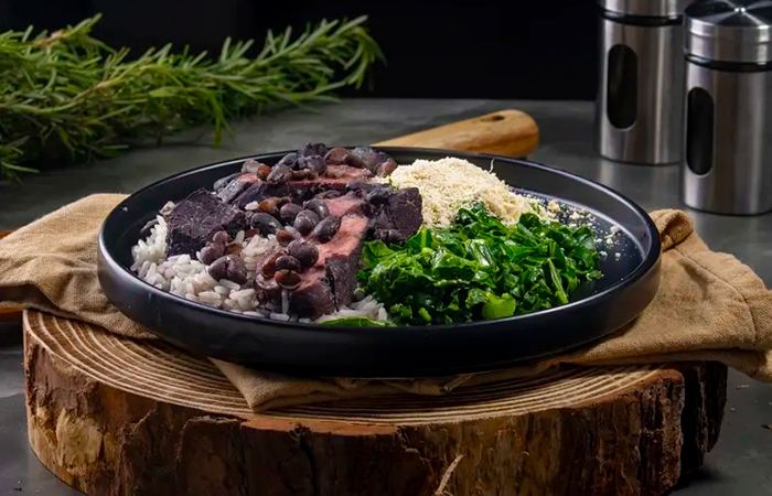 Prato Feijoada Light, Farofa, Arroz Branco e Couve Refogada