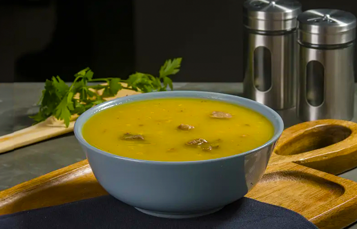 Caldo de mandioquinha com carne em cubos