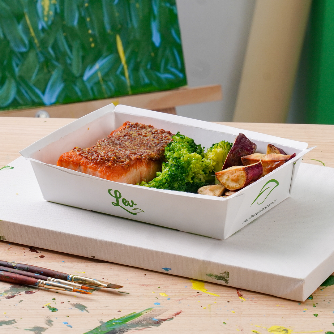 Salmão ao Molho Mostarda e Mel com Batata Doce e Brócolis