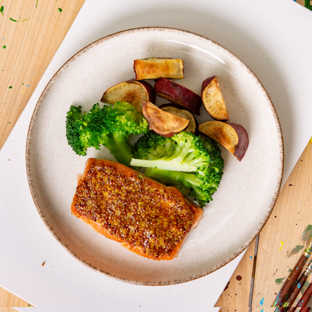 Salmão ao Molho Mostarda e Mel com Batata Doce e Brócolis