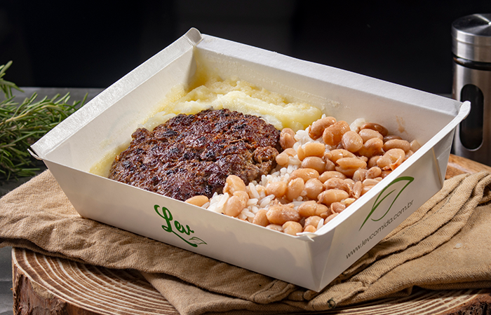 Refeição de Hambúrguer de Fraldinha, Purê de Batata, Arroz e Feijão